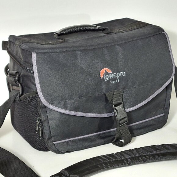 Lowepro Nova 5 Camera Shoulder Bag - Picture 1 of 10